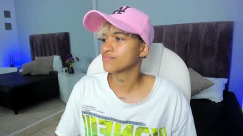 Snapshot of dominick_joness chatting on 02-08-25, 01:00 Dominick  online show from 02-08-25, 01:00