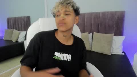 Snapshot of dominick_joness chatting on 02-12-25, 01:30 Dominick  online show from 02-12-25, 01:30