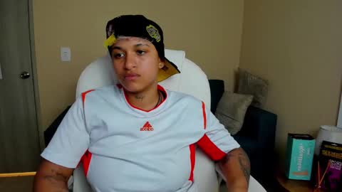 Snapshot of dominick_joness chatting on 09-10-25, 06:08 Dominick  online show from 09-10-25, 06:08