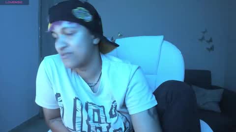 Snapshot of dominick_joness chatting on 09-26-25, 04:27 Dominick  online show from 09-26-25, 04:27