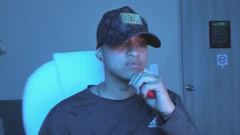 Snapshot of dominick_joness chatting on 10-06-25, 04:10 Dominick  online show from 10-06-25, 04:10