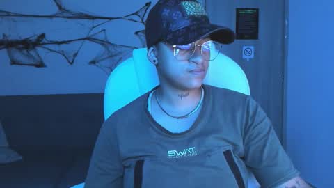 Snapshot of dominick_joness chatting on 10-07-25, 06:43 Dominick  online show from 10-07-25, 06:43