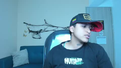 Snapshot of dominick_joness chatting on 10-28-25, 05:55 Dominick  online show from 10-28-25, 05:55