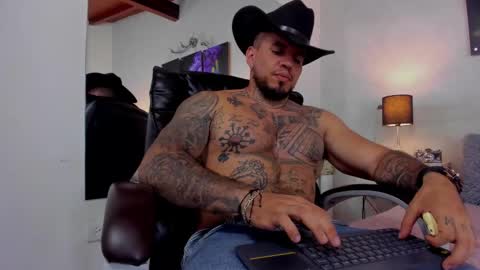 Snapshot of dominickane chatting on 10-08-25, 05:16 dominickane online show from 10-08-25, 05:16