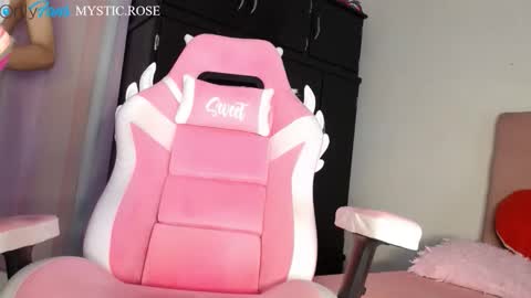 Snapshot of dominika_angel chatting on 09-24-25, 01:20   online show from 09-24-25, 01:20