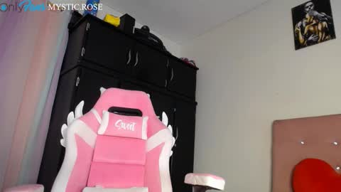 Snapshot of dominika_angel chatting on 09-25-25, 01:53   online show from 09-25-25, 01:53