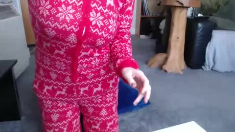   dominique  online show from 01-16-25, 02:19