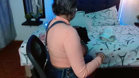 Snapshot of domink_gilr chatting on 05-01-26, 01:32 D O M I N K online show from 05-01-26, 01:32