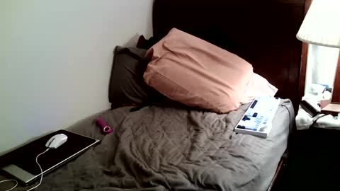 Snapshot of donkerton chatting on 09-27-25, 09:58 Donk online show from 09-27-25, 09:58