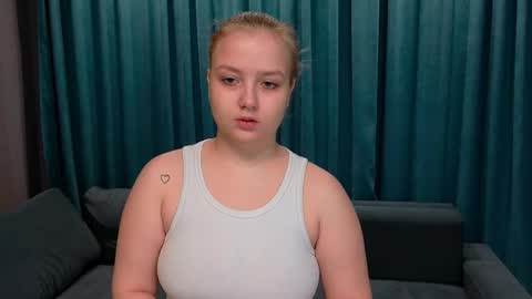 Snapshot of donna_miller__ chatting on 01-12-26, 07:13 Emma online show from 01-12-26, 07:13