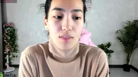 Aura online show from 10-15-25, 03:06