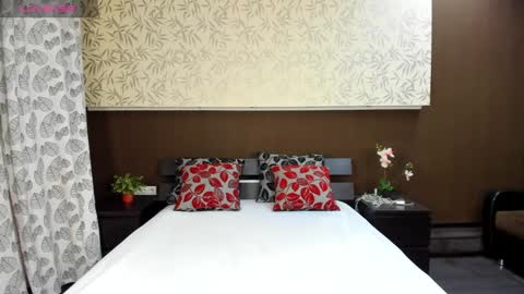 Snapshot of donnaaa_evans chatting on 01-06-25, 11:52 Donna On GMT2 Mon-Fri 3-9 AM online show from 01-06-25, 11:52