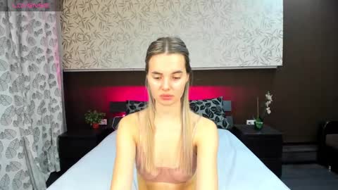 Snapshot of donnaaa_evans chatting on 01-21-25, 03:15 Donna On GMT2 Mon-Fri 3-9 AM online show from 01-21-25, 03:15