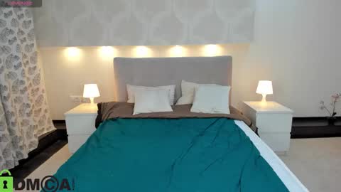 Snapshot of donnaaa_evans chatting on 09-15-25, 12:32 Donna On GMT2 Mon-Fri 3-9 AM online show from 09-15-25, 12:32