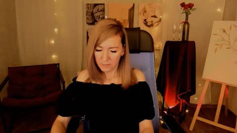 Snapshot of donnasmitth chatting on 12-16-25, 02:33 Donna online show from 12-16-25, 02:33