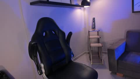  Donna Stonne  online show from 01-21-25, 07:17