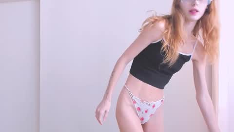 Snapshot of donteatcats_ chatting on 11-01-25, 08:38 Sam online show from 11-01-25, 08:38