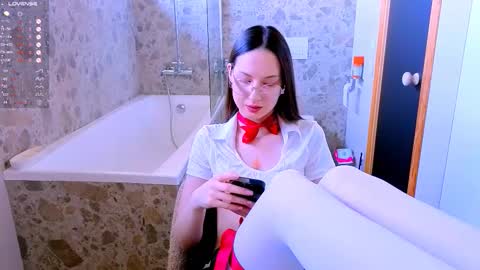 Dora  online show from 10-19-25, 09:32