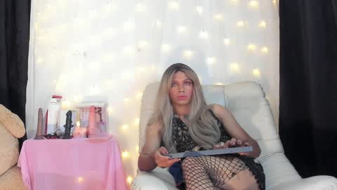Nicolle online show from 12-31-24, 09:10