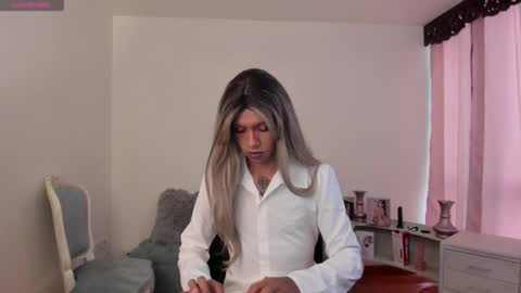 Nicolle online show from 03-03-25, 01:42