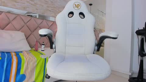 Snapshot of dorothy_vegga chatting on 01-11-25, 08:43 DOROTHY online show from 01-11-25, 08:43