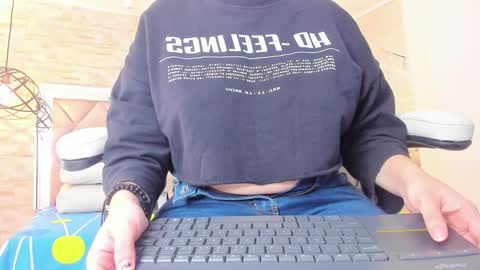 Snapshot of dorothy_vegga chatting on 01-14-25, 03:32 DOROTHY online show from 01-14-25, 03:32