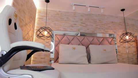 Snapshot of dorothy_vegga chatting on 01-22-25, 10:07 DOROTHY online show from 01-22-25, 10:07