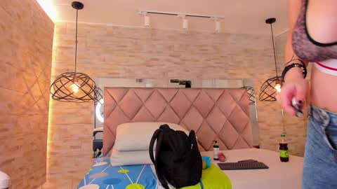 Snapshot of dorothy_vegga chatting on 01-24-25, 03:22 DOROTHY online show from 01-24-25, 03:22