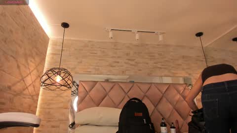 Snapshot of dorothy_vegga chatting on 02-10-25, 03:35 DOROTHY online show from 02-10-25, 03:35