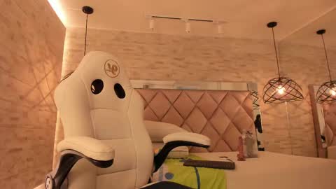 Snapshot of dorothy_vegga chatting on 02-22-25, 06:06 DOROTHY online show from 02-22-25, 06:06