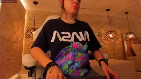 Snapshot of dorothy_vegga chatting on 02-25-25, 06:03 DOROTHY online show from 02-25-25, 06:03