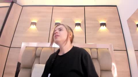 Snapshot of dorothy_vegga chatting on 11-19-25, 02:22 DOROTHY online show from 11-19-25, 02:22