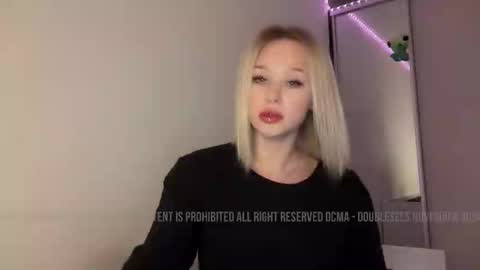 Snapshot of doublesees chatting on 12-08-24, 02:49 MOLLYYYY dont forget to give me a thumb up online show from 12-08-24, 02:49