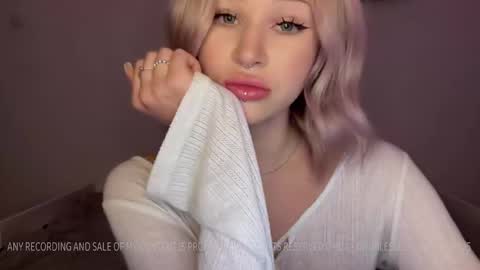 Snapshot of doublesees chatting on 01-13-25, 11:30 MOLLYYYY dont forget to give me a thumb up online show from 01-13-25, 11:30