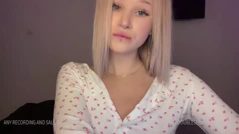 Snapshot of doublesees chatting on 01-19-25, 07:04 MOLLYYYY dont forget to give me a thumb up online show from 01-19-25, 07:04