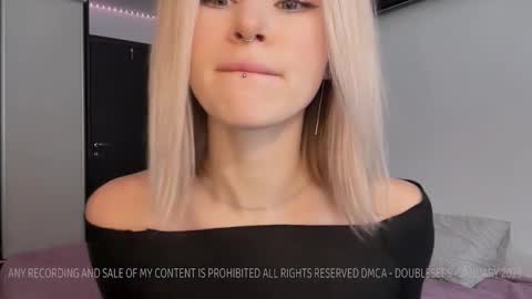 Snapshot of doublesees chatting on 01-23-25, 05:56 MOLLYYYY dont forget to give me a thumb up online show from 01-23-25, 05:56