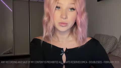 Snapshot of doublesees chatting on 02-28-25, 01:14 MOLLYYYY dont forget to give me a thumb up online show from 02-28-25, 01:14