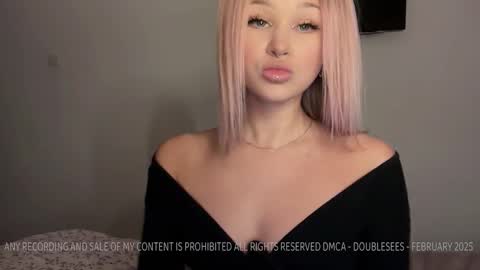 Snapshot of doublesees chatting on 03-04-25, 02:10 MOLLYYYY dont forget to give me a thumb up online show from 03-04-25, 02:10