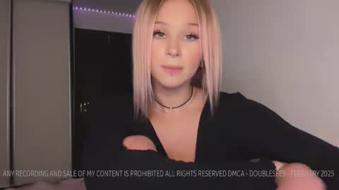 Snapshot of doublesees chatting on 03-06-25, 02:40 MOLLYYYY dont forget to give me a thumb up online show from 03-06-25, 02:40