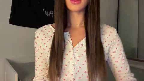 Snapshot of doublesees chatting on 09-23-25, 02:58 MOLLYYYY dont forget to give me a thumb up online show from 09-23-25, 02:58