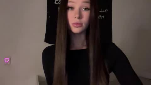 Snapshot of doublesees chatting on 10-09-25, 12:58 MOLLYYYY dont forget to give me a thumb up online show from 10-09-25, 12:58