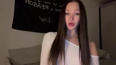 Snapshot of doublesees chatting on 10-14-25, 02:51 MOLLYYYY dont forget to give me a thumb up online show from 10-14-25, 02:51