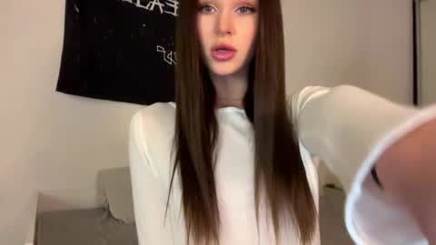 Snapshot of doublesees chatting on 10-16-25, 11:55 MOLLYYYY dont forget to give me a thumb up online show from 10-16-25, 11:55