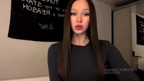 Snapshot of doublesees chatting on 12-03-25, 02:59 MOLLYYYY dont forget to give me a thumb up online show from 12-03-25, 02:59
