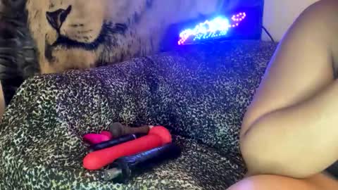 dove_love22 online show from 11-08-25, 01:39