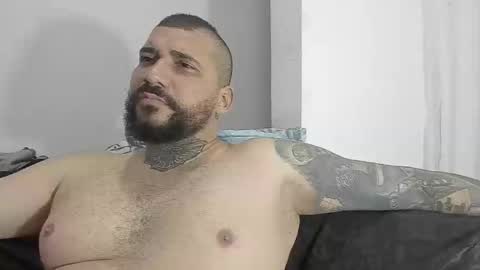 Snapshot of drake_white1 chatting on 02-14-25, 04:37 drake whitee Independent Model online show from 02-14-25, 04:37