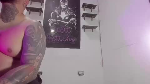 Snapshot of drake_white1 chatting on 09-15-25, 03:17 drake whitee Independent Model online show from 09-15-25, 03:17