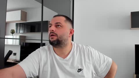 Snapshot of draven_a chatting on 01-11-25, 12:18 Draven A online show from 01-11-25, 12:18