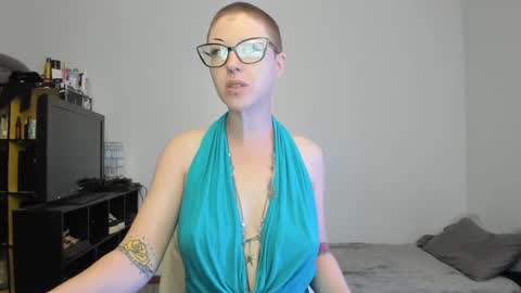 Snapshot of dreagentry chatting on 09-11-25, 04:07 Your Majesty online show from 09-11-25, 04:07