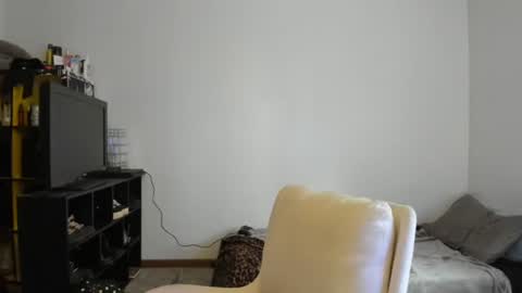 Snapshot of dreagentry chatting on 09-12-25, 03:23 Your Majesty online show from 09-12-25, 03:23